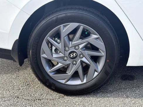 Certified 2026 Hyundai Elantra Hybrid FWD image 17