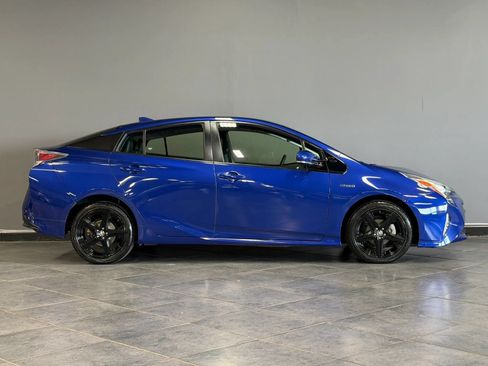 Used 2016 Toyota Prius Three Touring w/ Four Season Floor Mat Package FWD image 4