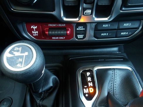 New 2025 Jeep Gladiator Rubicon w/ Steel Bumper Group image 16