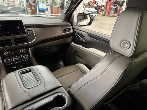 Used 2024 GMC Yukon XL SLT image 14