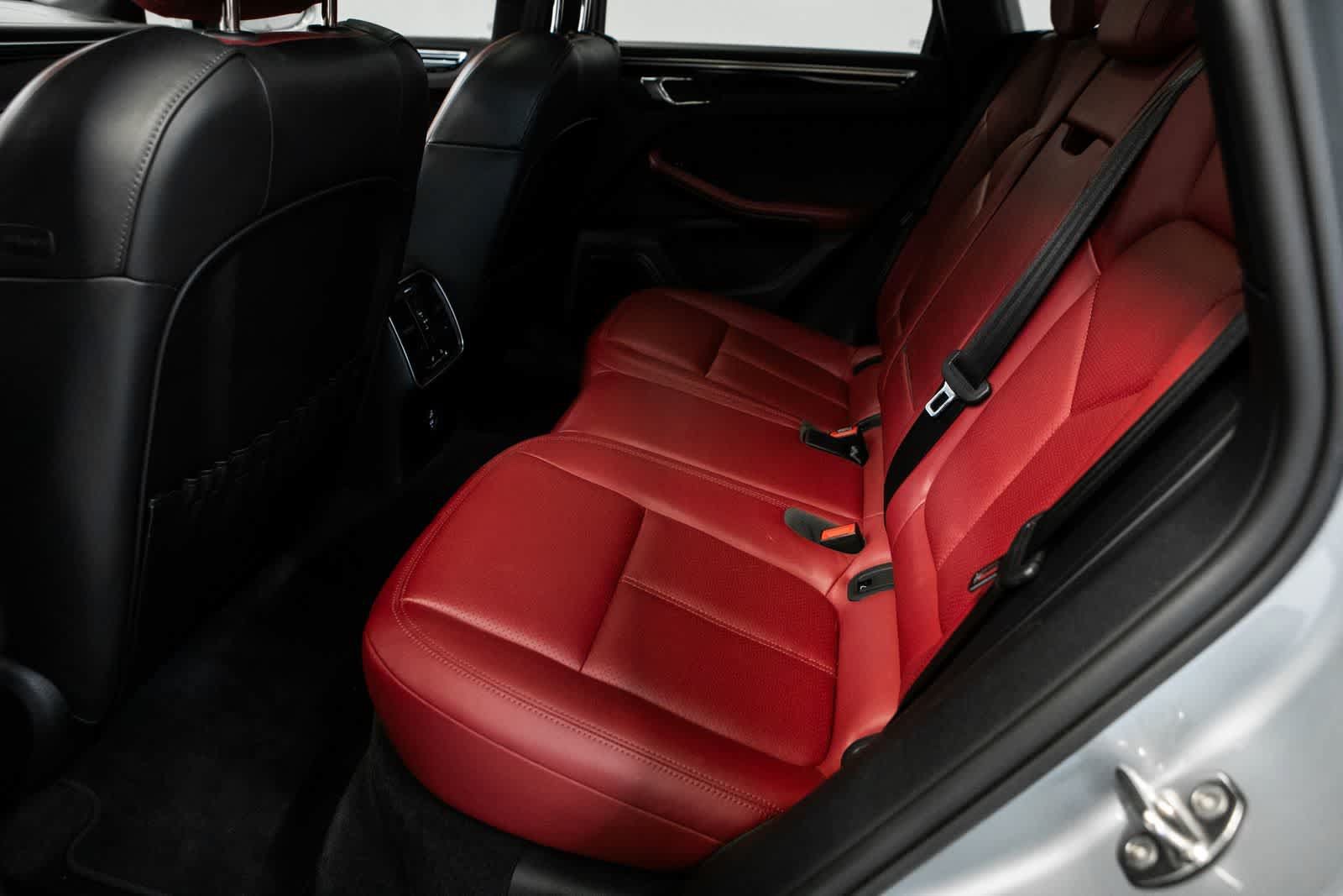 Used 2023 Porsche Macan AWD/4WD image 29