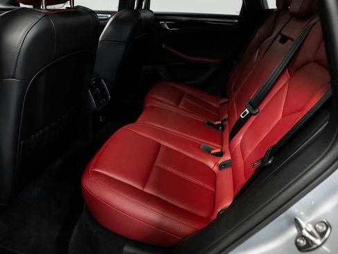 Certified 2023 Porsche Macan AWD/4WD image 29