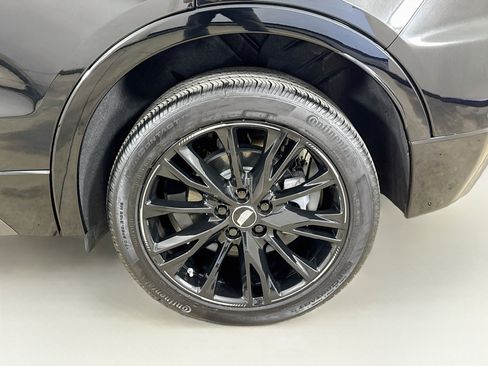 Used 2025 Cadillac XT4 Sport w/ LPO, Onyx Lite Package FWD image 32