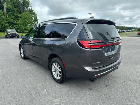 Used 2022 Chrysler Pacifica Touring-L FWD image 3