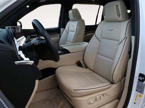 Used 2024 Cadillac Escalade ESV Premium Luxury image 20