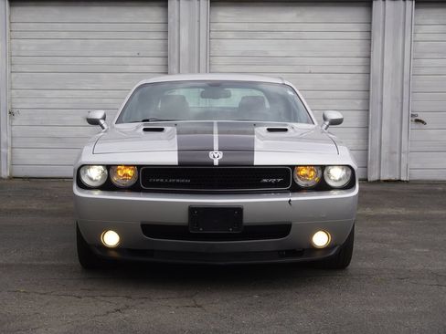 Used 2009 Dodge Challenger SRT8 RWD image 8