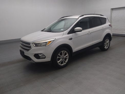 Used 2018 Ford Escape SE image 2