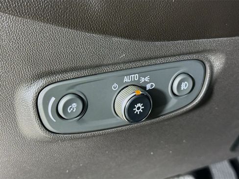 Used 2023 Chevrolet Equinox Premier AWD/4WD image 12