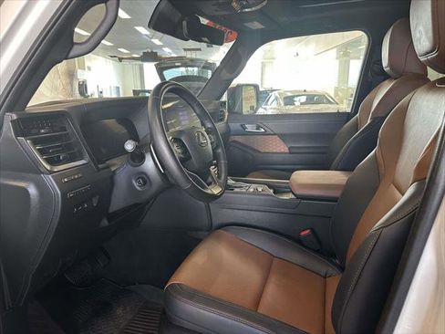 Used 2025 Lexus GX 550 w/ Accessory Package (Z1) image 14