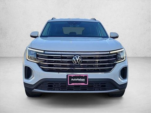Used 2025 Volkswagen Atlas SE FWD image 2