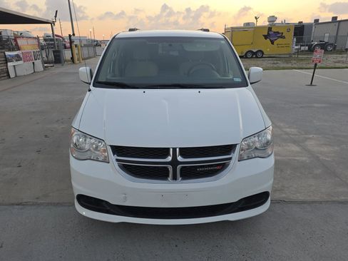 Used 2015 Dodge Grand Caravan SXT image 4