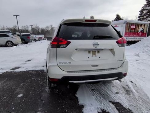 Used 2019 Nissan Rogue SV w/ Sun & Sound Touring Package image 8