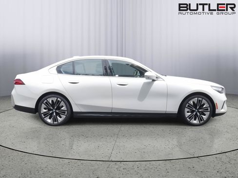 Used 2026 BMW 530i RWD image 9