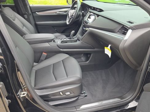 Used 2023 Cadillac XT5 Luxury w/ LPO, Floor Liner Package AWD/4WD image 6