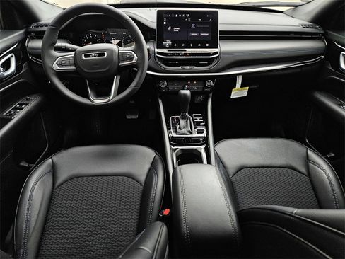 New 2026 Jeep Compass Latitude image 10