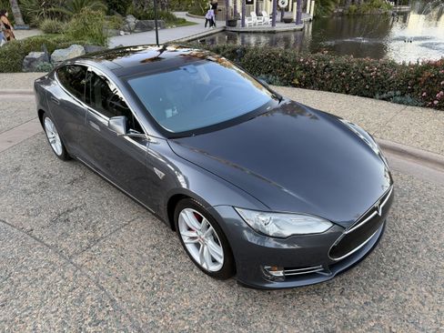 Used 2014 Tesla Model S 85 image 6