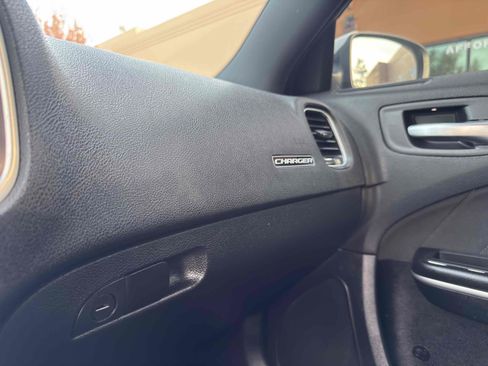 Used 2019 Dodge Charger SXT image 41
