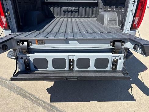 Used 2025 GMC Sierra 1500 AT4 w/ AT4 Preferred Package AWD/4WD image 13