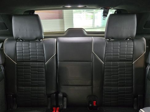 Used 2022 Cadillac Escalade Sport Platinum w/ LPO, ONYX Package AWD/4WD image 18