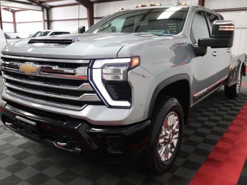 Used 2024 Chevrolet Silverado 2500 High Country w/ High Country Premium Package AWD/4WD image 17