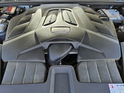 Certified 2020 Porsche Cayenne image 30