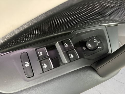Certified 2025 Volkswagen Tiguan SE AWD/4WD image 21