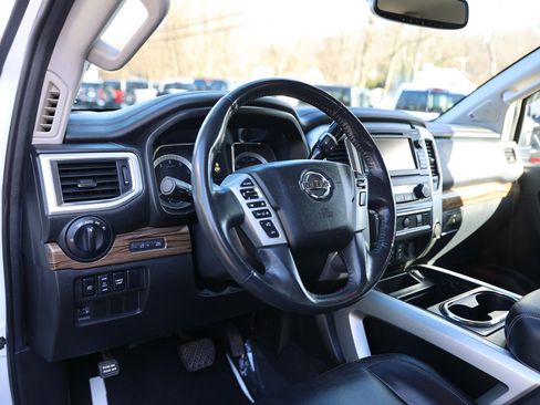 Used 2017 Nissan Titan SL image 19