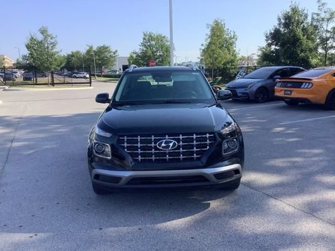 Used 2023 Hyundai Venue SEL w/ Cargo Package FWD image 2