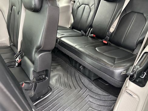 Used 2024 Chrysler Pacifica Touring-L w/ Uconnect Theater Family Group image 19