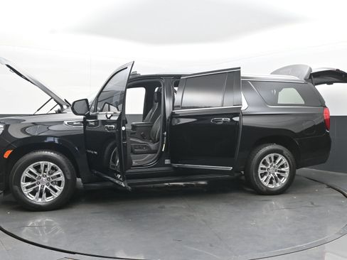 Used 2021 GMC Yukon XL SLT image 37