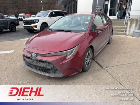 Used 2022 Toyota Corolla LE image 3