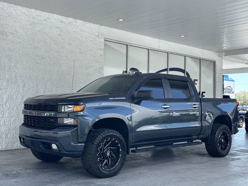 Used 2020 Chevrolet Silverado 1500 Custom w/ Custom Value Package RWD image 2