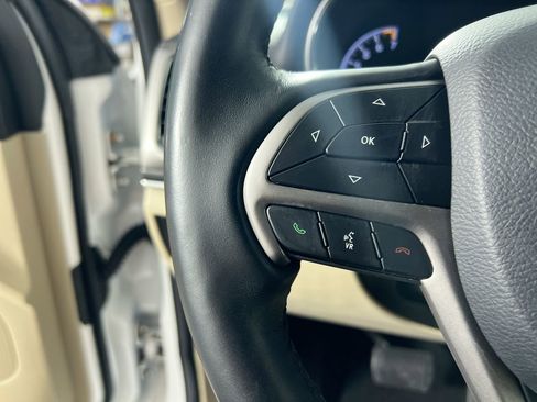 Used 2020 Jeep Grand Cherokee Limited image 17