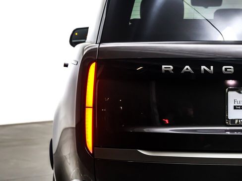 Used 2024 Land Rover Range Rover SE image 16