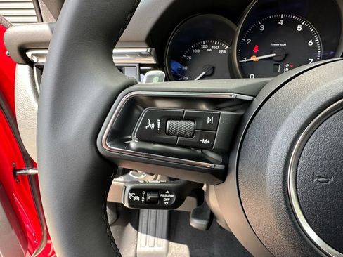 Used 2026 Porsche Macan AWD/4WD image 19