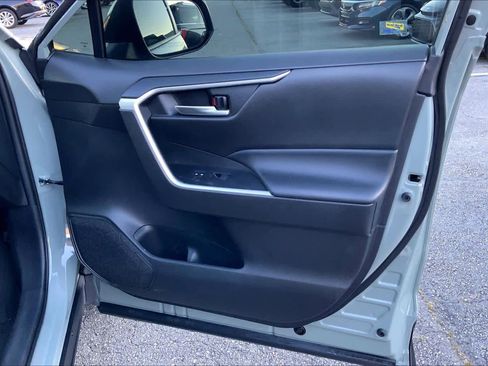 Used 2021 Toyota RAV4 XLE FWD image 22
