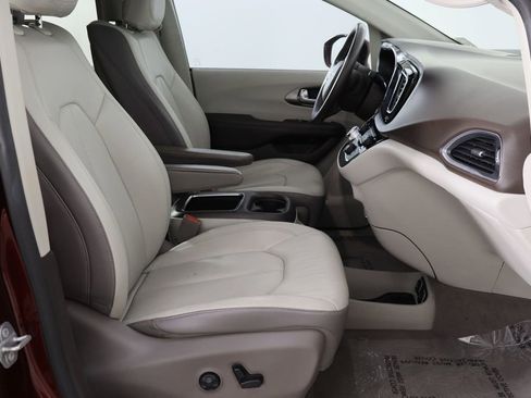 Used 2017 Chrysler Pacifica Touring-L Plus image 20