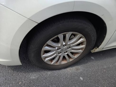 Used 2015 Toyota Sienna XLE Premium FWD image 4