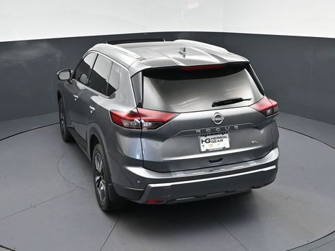 Used 2024 Nissan Rogue SL w/ SL Premium Package image 34