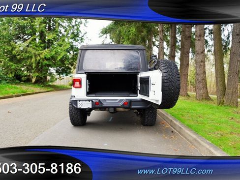 Used 2018 Jeep Wrangler Unlimited Sahara AWD/4WD image 28