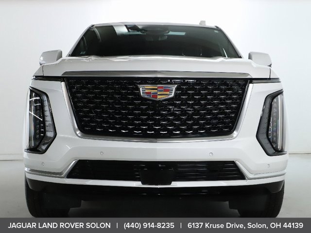 Used 2025 Cadillac Escalade Premium Luxury AWD/4WD image 13