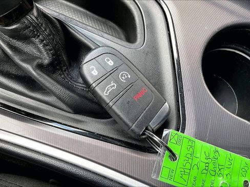 Used 2021 Dodge Challenger SXT image 33