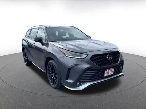 Used 2025 Toyota Highlander XSE image 1