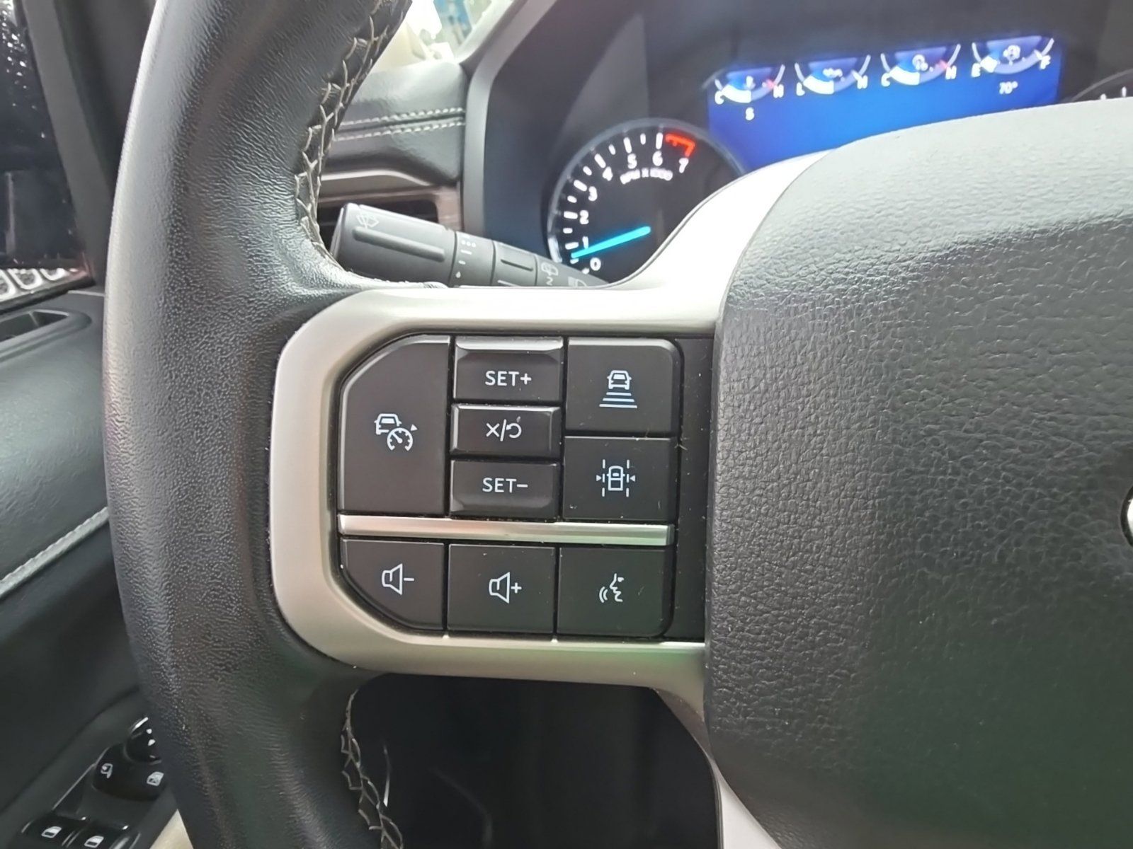 Used 2023 Ford Expedition Limited AWD/4WD image 23