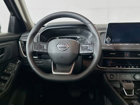 Used 2026 Nissan Rogue SV FWD image 18