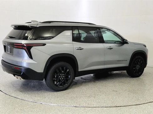 New 2026 Chevrolet Traverse LT w/ Midnight/Sport Edition AWD/4WD image 7