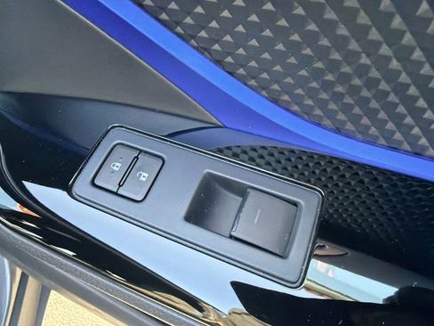 Used 2022 Toyota C-HR XLE image 30