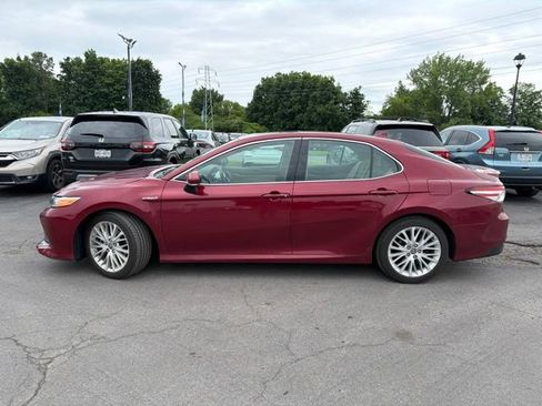 Used 2020 Toyota Camry XLE w/ Sunroof Package FWD image 5