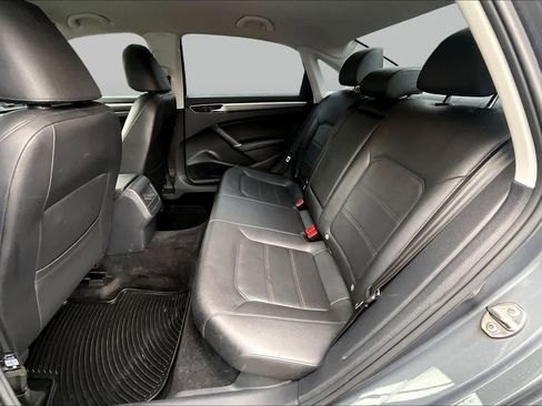 Used 2017 Volkswagen Passat 1.8T R-Line FWD image 21