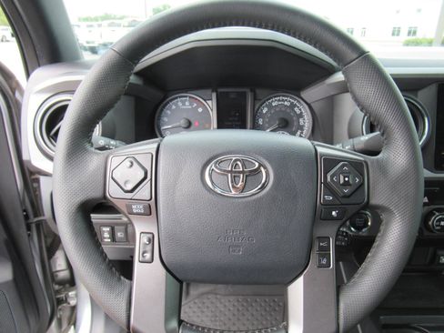 Used 2019 Toyota Tacoma TRD Sport RWD image 20
